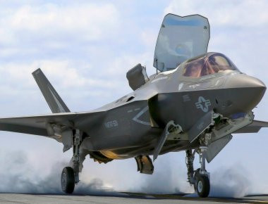 Το 14ο F-35B παρέλαβε η RAF για να επιχειρήσει από το νέο αεροπλανοφόρο (βίντεο)